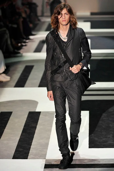 Look 30